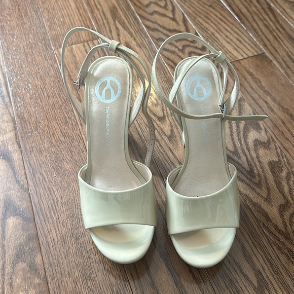 Nude platform heels size 7.5 - Picture 2 of 3